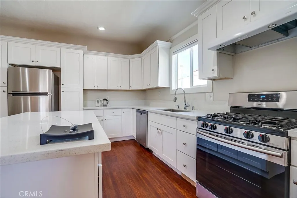 3015 Edgehill Drive, Los Angeles, California 90018 home-pic-30