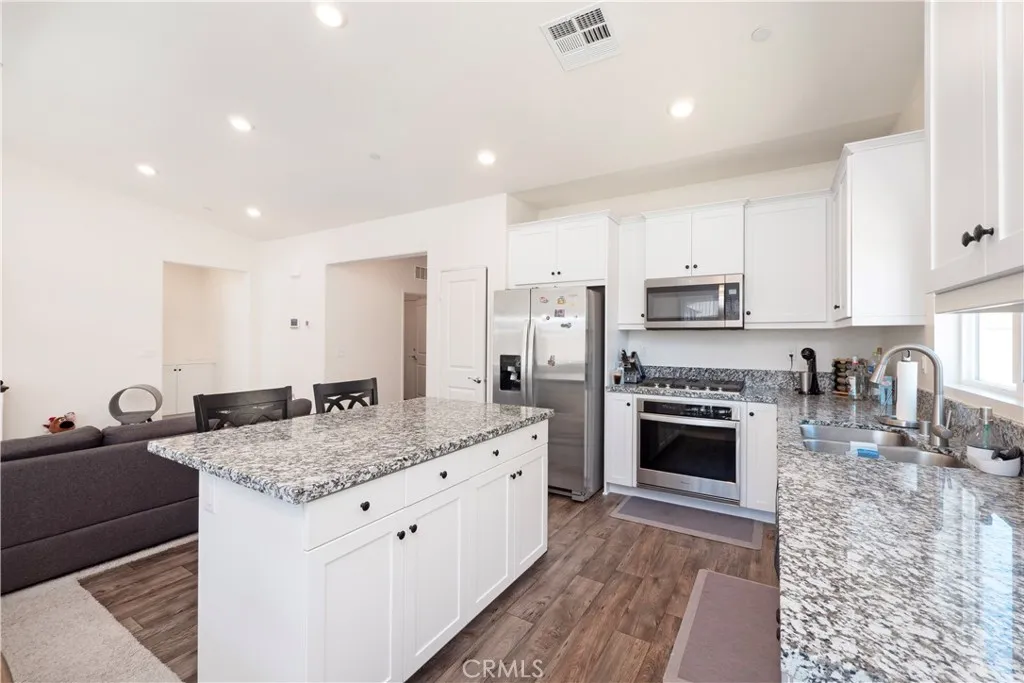 15667 San Diego Ln, Victorville, California 92394 home-pic-13