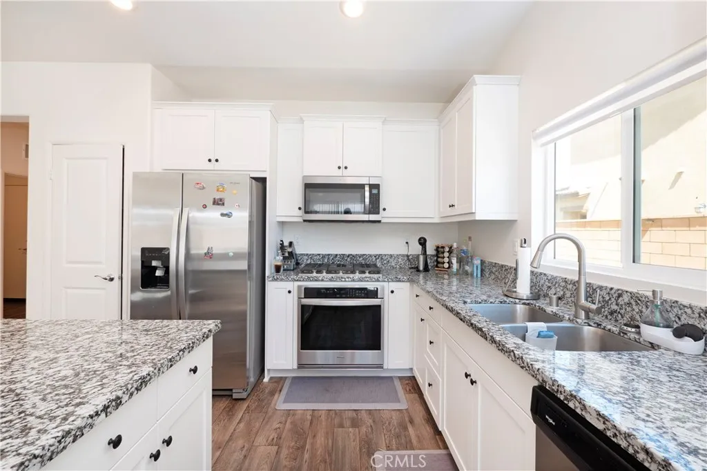 15667 San Diego Ln, Victorville, California 92394 home-pic-14