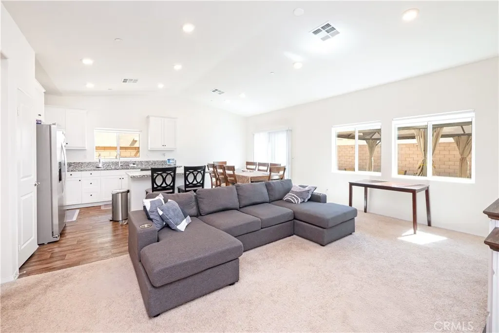 15667 San Diego Ln, Victorville, California 92394 home-pic-8