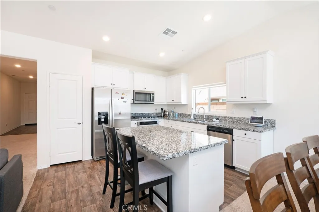 15667 San Diego Ln, Victorville, California 92394 home-pic-12