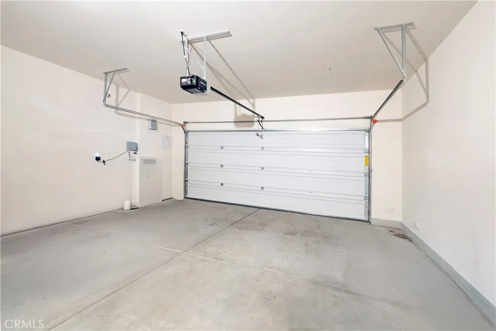 15667 San Diego Ln, Victorville, California 92394 home-pic-40