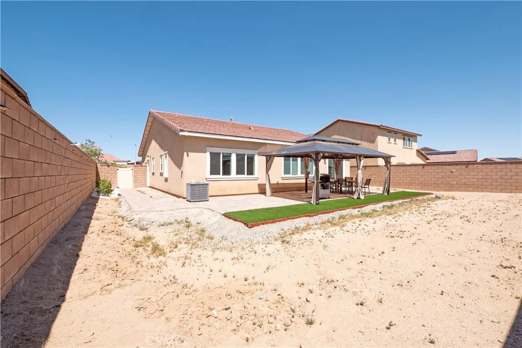 15667 San Diego Ln, Victorville, California 92394 home-pic-37