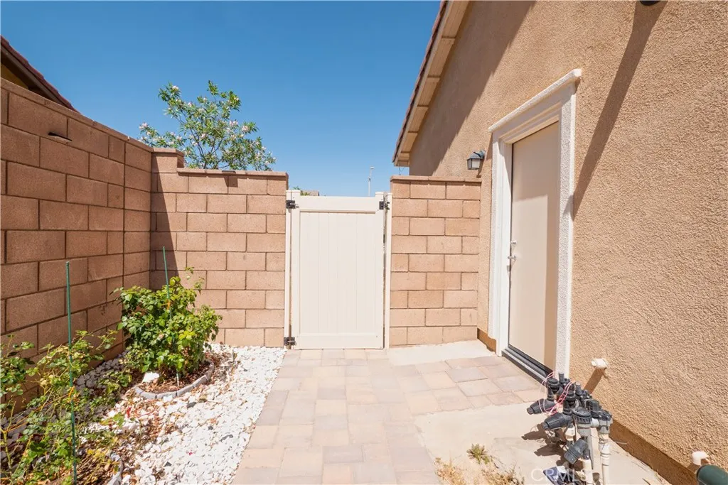 15667 San Diego Ln, Victorville, California 92394 home-pic-38