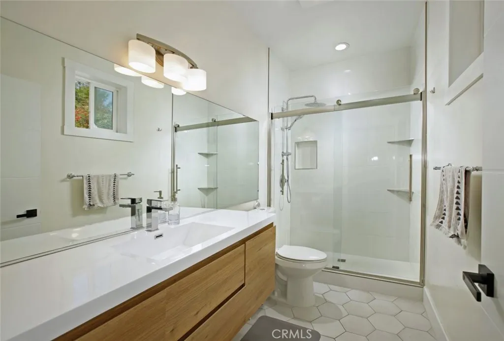 11101 Sarah Street, Toluca Lake, California 91602 home-pic-36