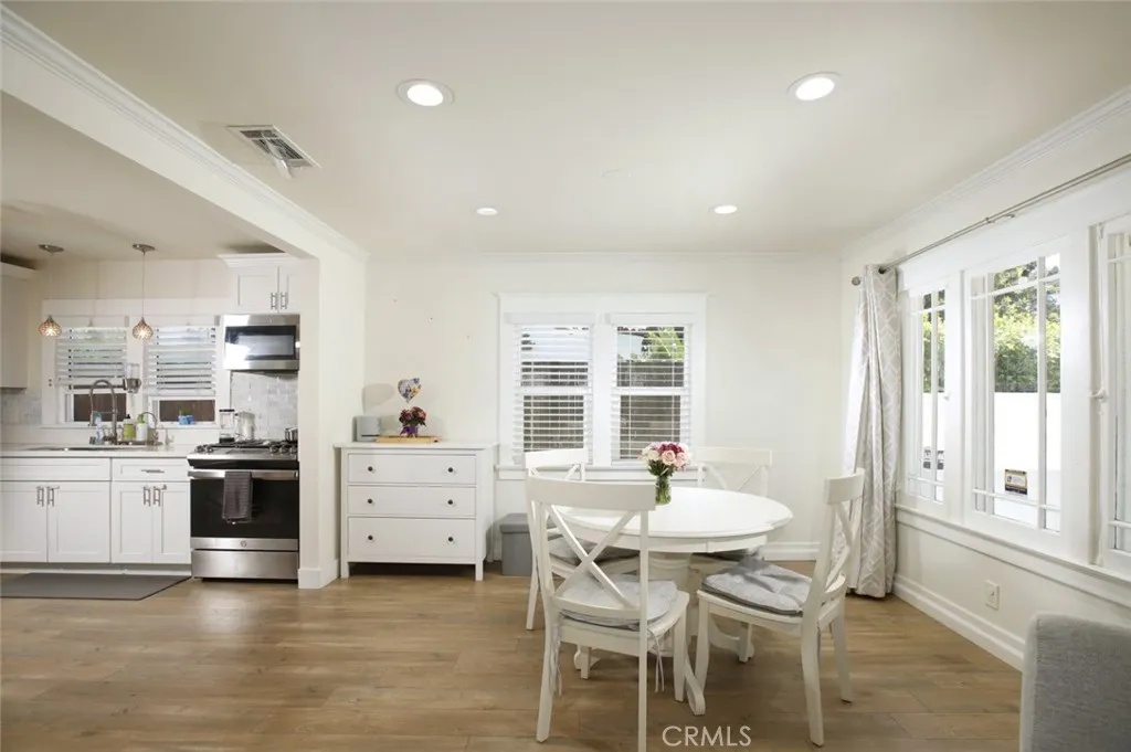 11101 Sarah Street, Toluca Lake, California 91602 home-pic-12