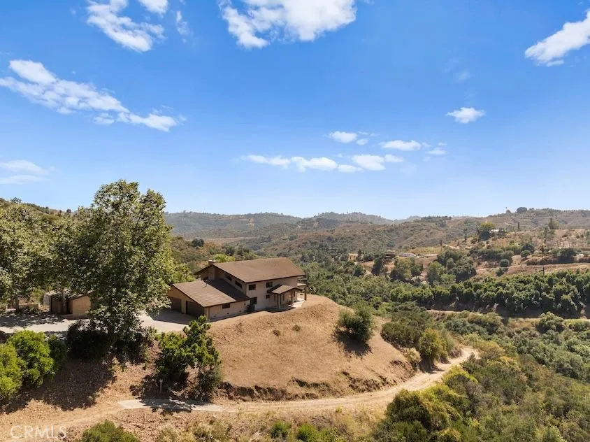 879 Stewart Canyon Road, Fallbrook, California 92028 home-pic-2