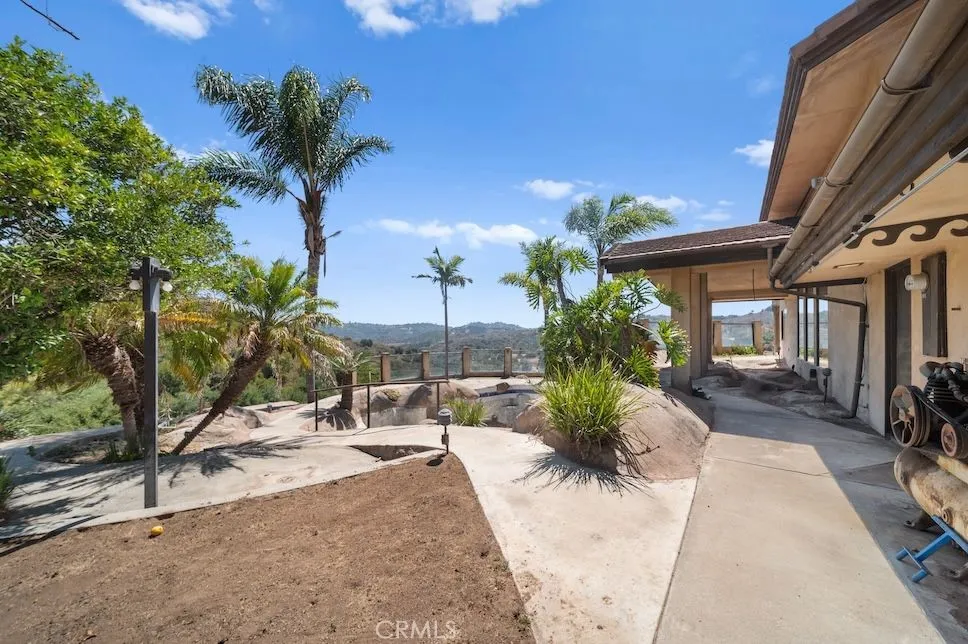 879 Stewart Canyon Road, Fallbrook, California 92028 home-pic-40