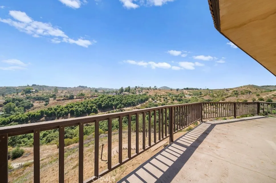 879 Stewart Canyon Road, Fallbrook, California 92028 home-pic-28