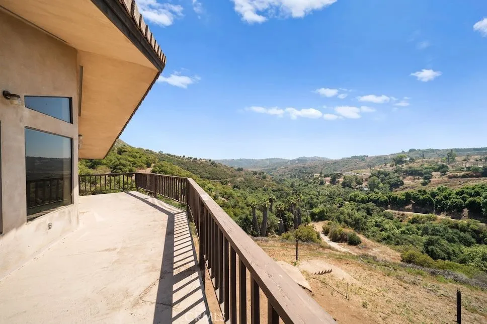 879 Stewart Canyon Road, Fallbrook, California 92028 home-pic-30