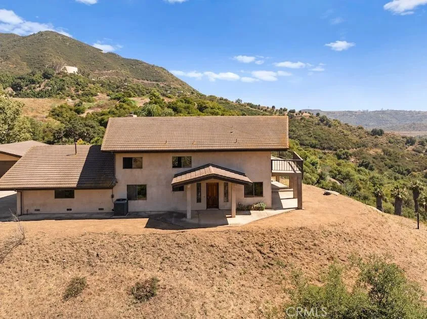 879 Stewart Canyon Road, Fallbrook, California 92028 home-pic-3