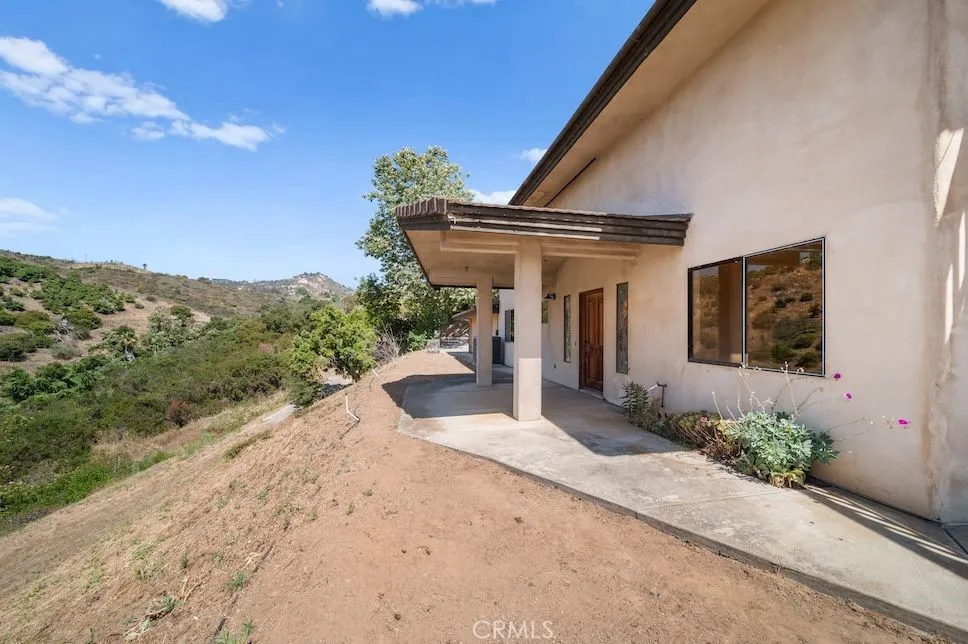 879 Stewart Canyon Road, Fallbrook, California 92028 home-pic-5