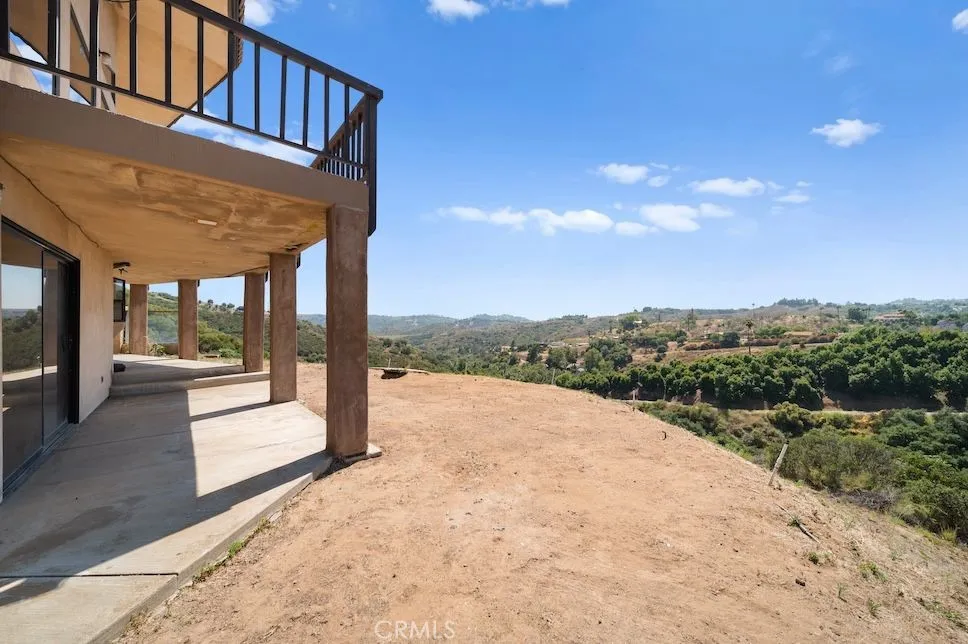 879 Stewart Canyon Road, Fallbrook, California 92028 home-pic-16