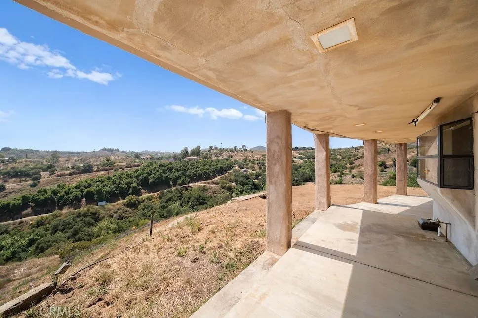 879 Stewart Canyon Road, Fallbrook, California 92028 home-pic-17