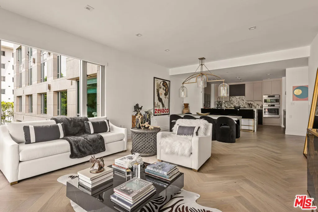 10727 Wilshire Boulevard 302, Los Angeles, California 90024 home-pic-4