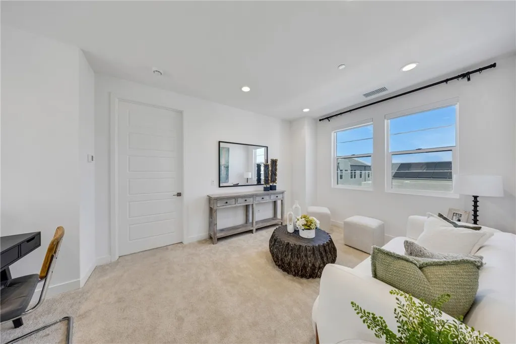 251 Tank, Irvine, California 92618 home-pic-40