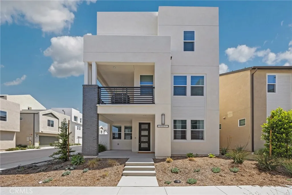 251 Tank, Irvine, California 92618 home-pic-1