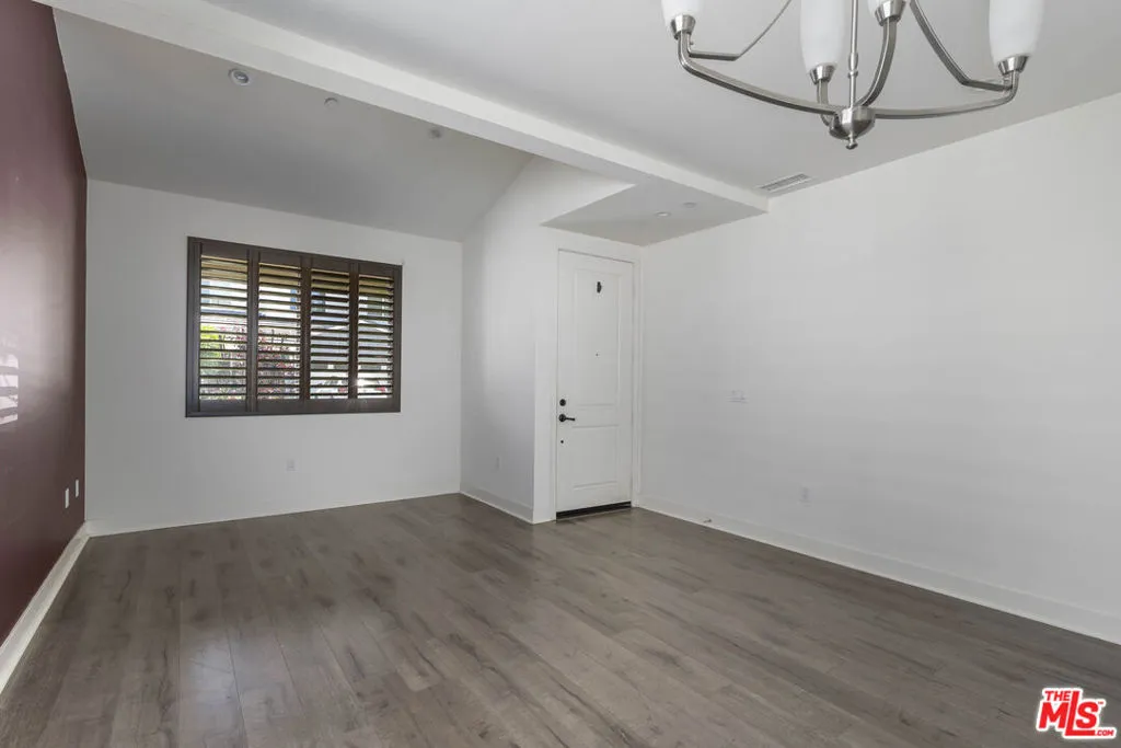 6753 Rhea Court, Reseda, California 91335 home-pic-2