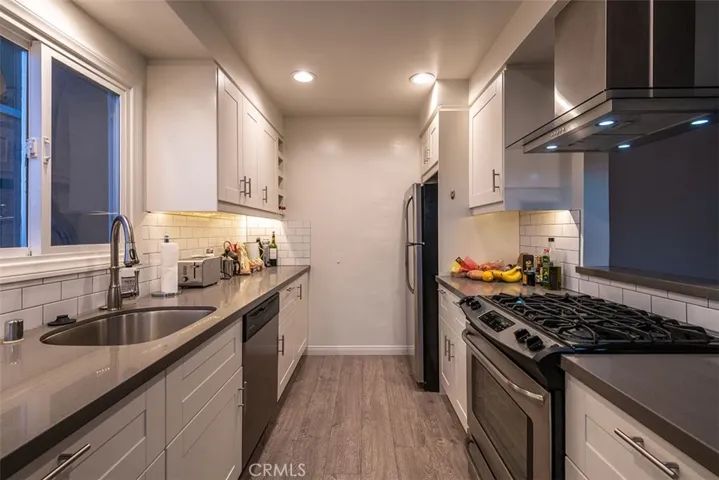 231 Longfellow Avenue, Hermosa Beach, California 90254