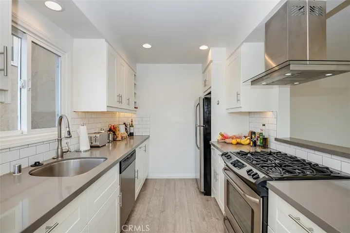 231 Longfellow Avenue, Hermosa Beach, California 90254