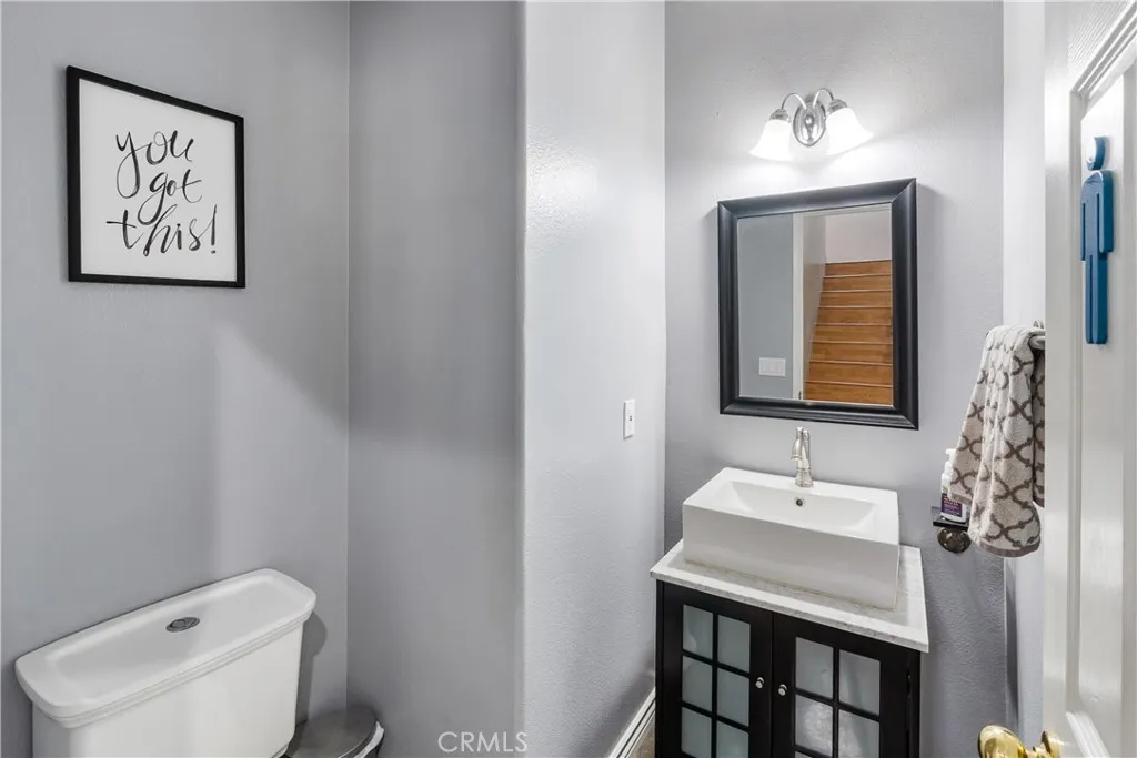 7311 Pinewood Court, Eastvale, California 92880 home-pic-9