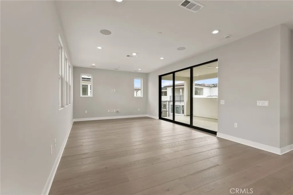 204 Stage, Irvine, California 92618 home-pic-8