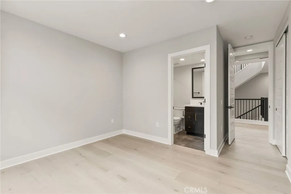 204 Stage, Irvine, California 92618 home-pic-16