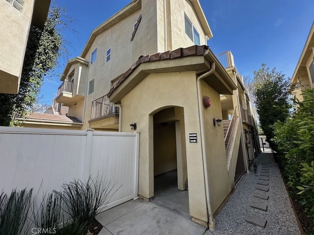 6446 Woodley Avenue 3, Lake Balboa, California 91406 home-pic-4