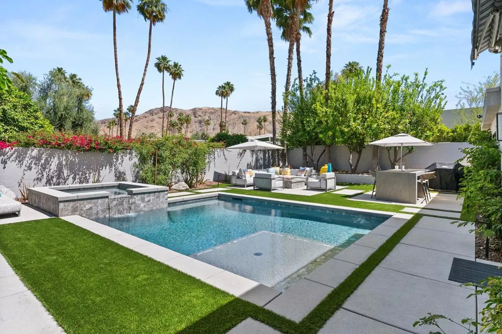 2252 S Caliente Drive, Palm Springs, California 92264 home-pic-1