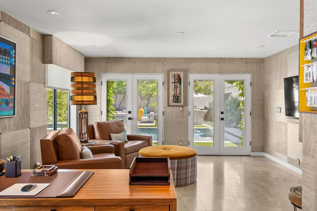 2252 S Caliente Drive, Palm Springs, California 92264 home-pic-23