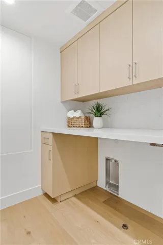 LAUNDRY ROOM (UPSTAIRS CONVENIENT TO BEDROOMS)