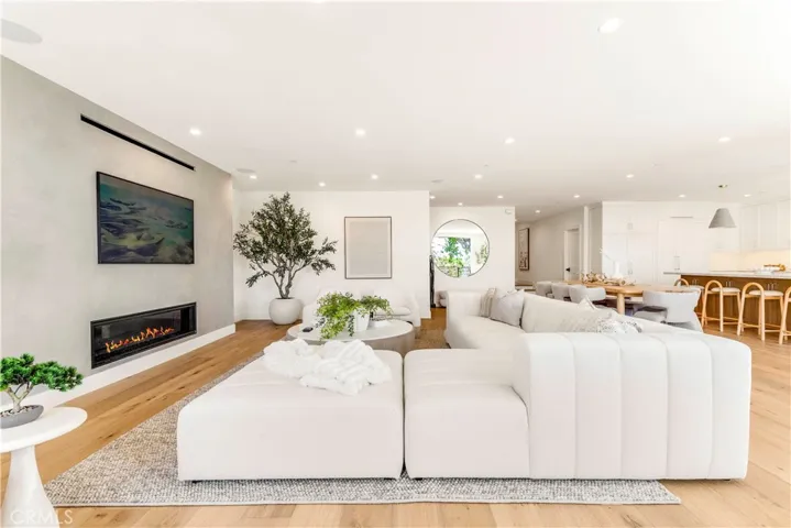 ANOTHER VIEW OF LIVING AREA, FIREPLACE AND INCLUDES SAMSUNG "THE FRAME" TV