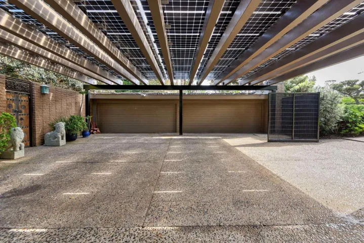 4 CAR GARAGE PLUS SPACE FOR 6 MORE