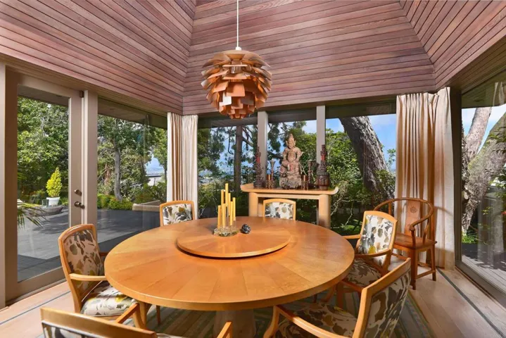 FORMAL DINING