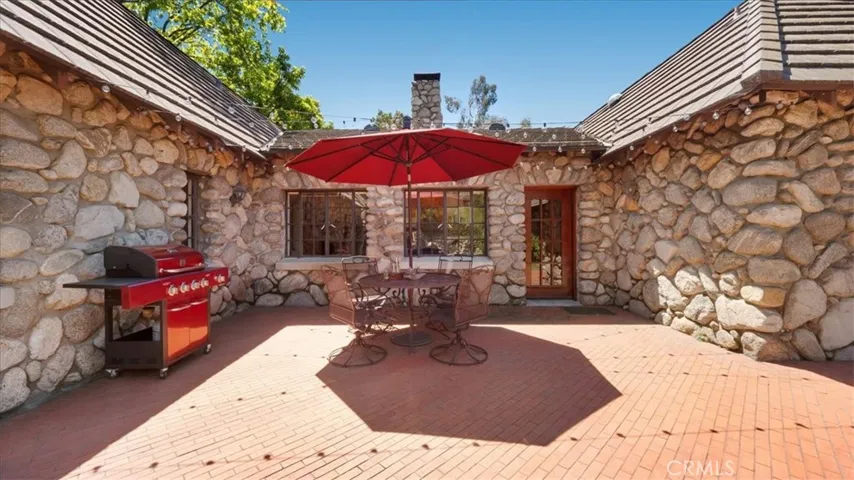 2304 Rosedale Curve, Upland, California 91784