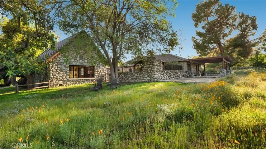 2304 Rosedale Curve, Upland, California 91784