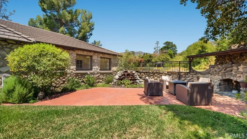 2304 Rosedale Curve, Upland, California 91784
