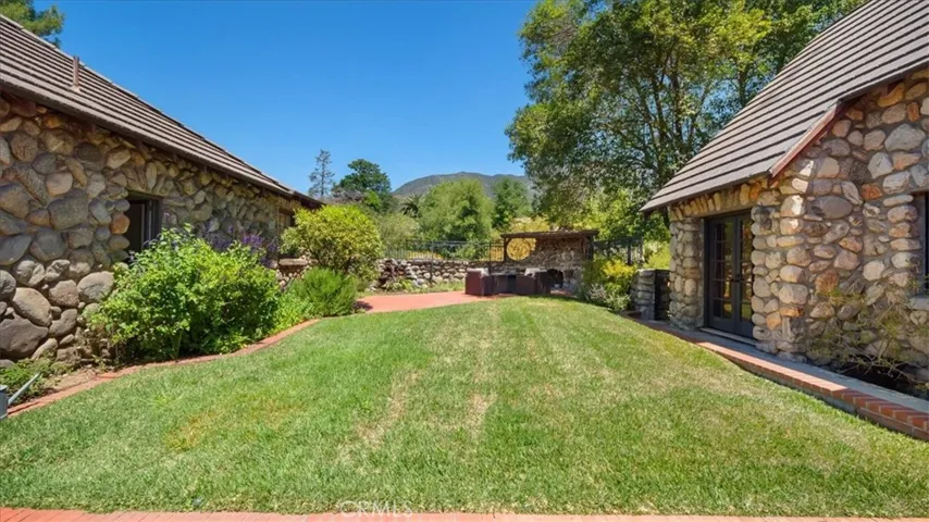 2304 Rosedale Curve, Upland, California 91784