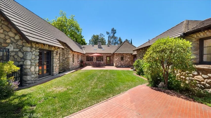 2304 Rosedale Curve, Upland, California 91784