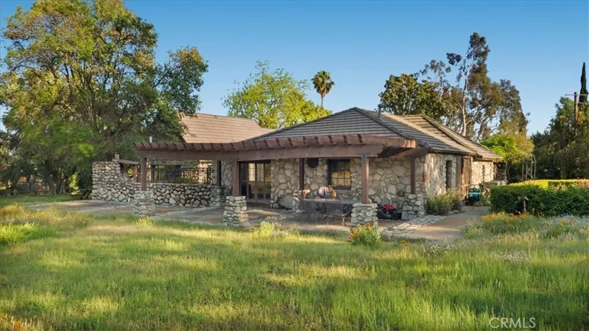 2304 Rosedale Curve, Upland, California 91784