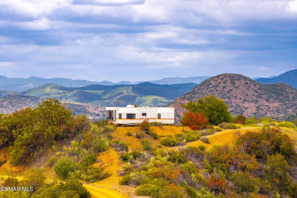 102 W Carlisle Road, Thousand Oaks, California 91361 home-pic-4