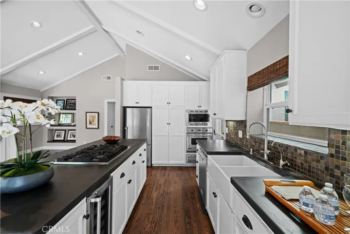 263 Ginevra, Long Beach, California 90803