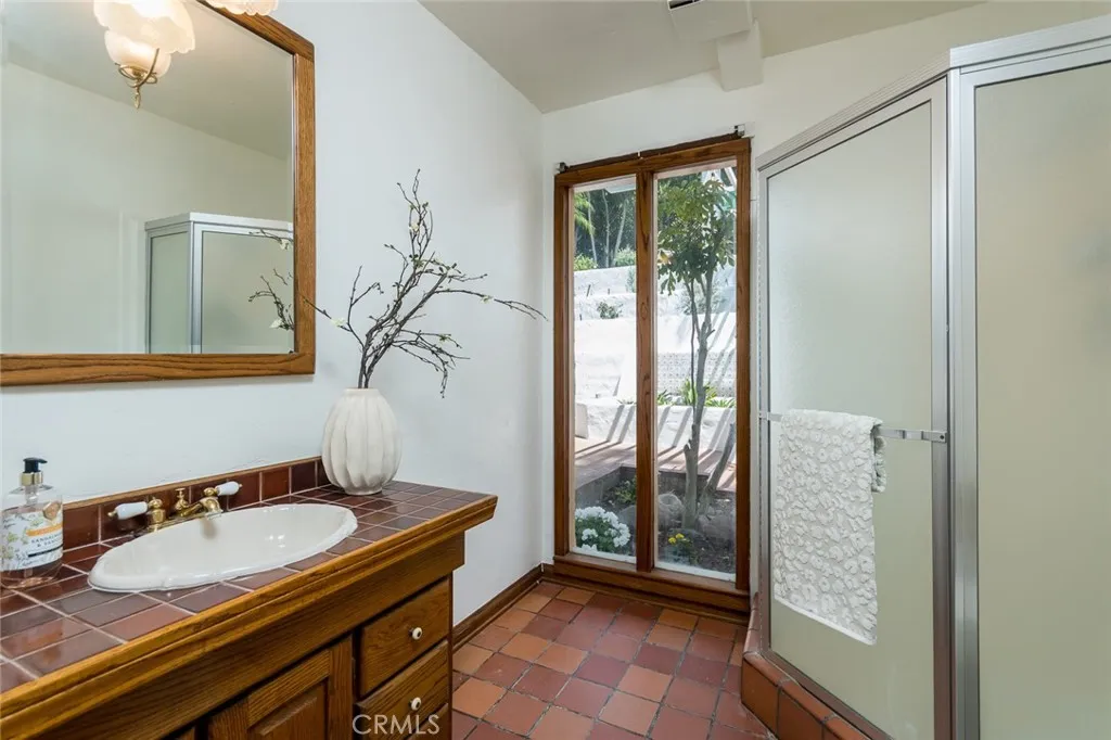 611 E Mountain Street, Glendale, California 91207 home-pic-27