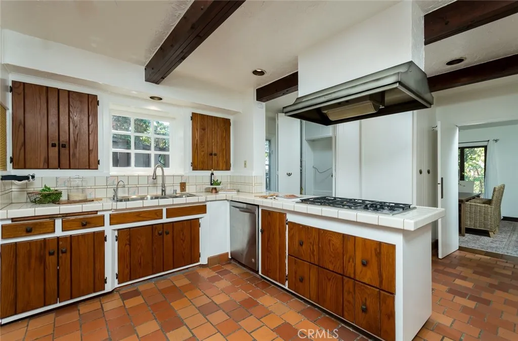 611 E Mountain Street, Glendale, California 91207 home-pic-22