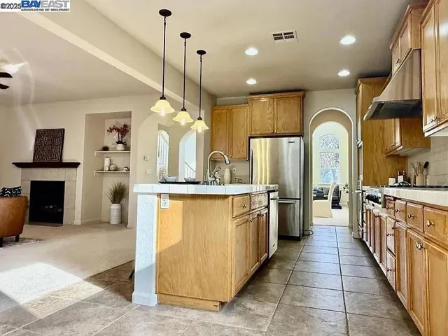 3017 Roslyn Drive, Modesto, California 95355