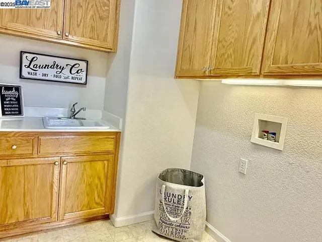 3017 Roslyn Drive, Modesto, California 95355