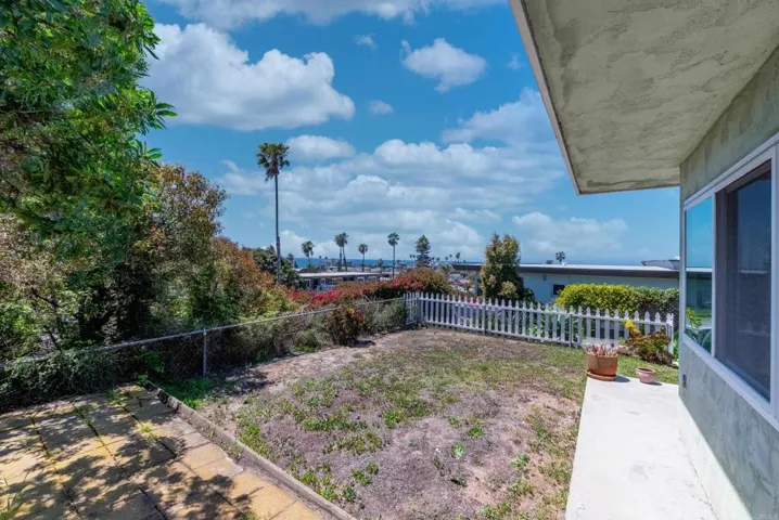 unit 4 fenced yard