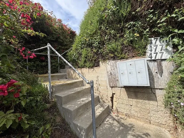 steps up from Coronado Ave