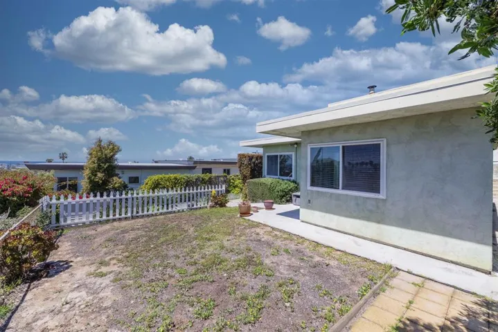 fenced yard Unit 4