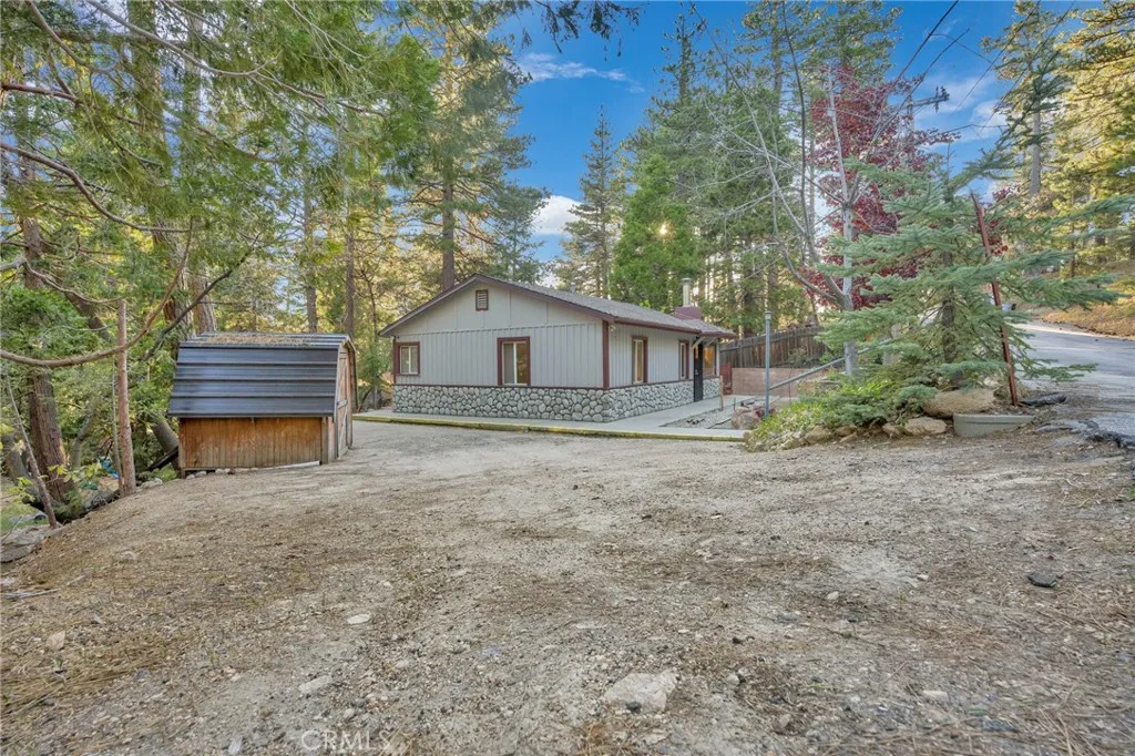 32159 Cove Circle, Running Springs, California 92382 home-pic-5